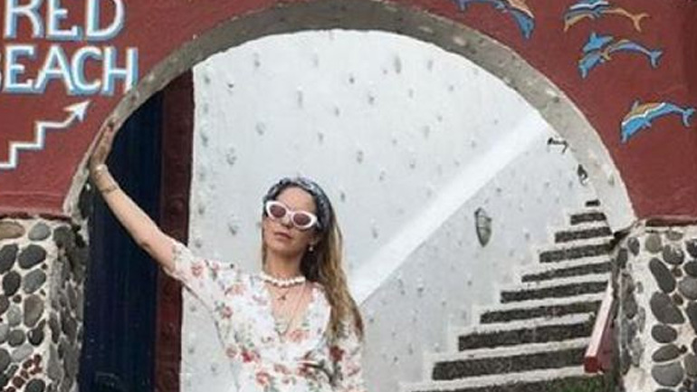 Απόδραση στη Σαντορίνη για την Ευγενία Νιάρχου – Δείτε φωτογραφίες