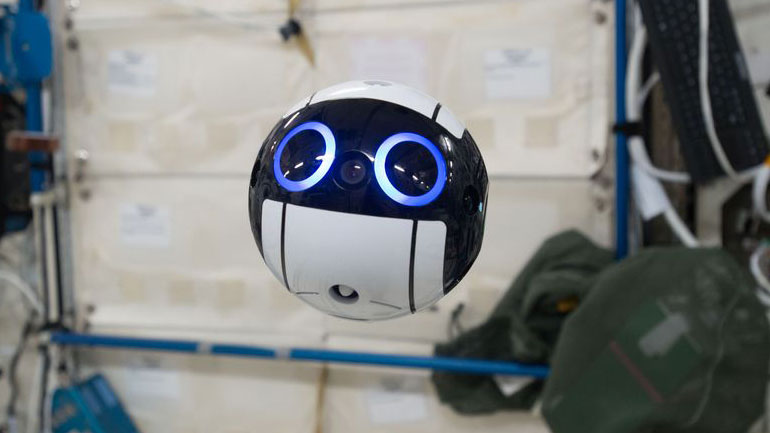 Οι πρώτες φωτογραφίες που κατέγραψε ένα drone στον Διεθνή Διαστημικό Σταθμό