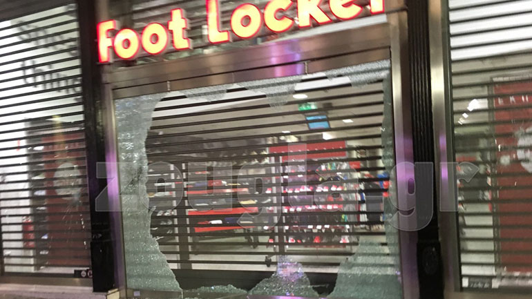 Σε 14 προσαγωγές προχώρησε η αστυνομία μετά τα επεισόδια στην Ερμού