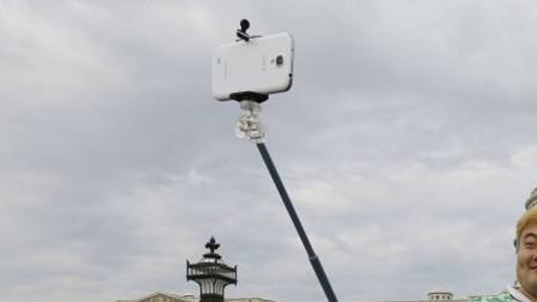 Το Μιλάνο απαγόρευσε τα selfie sticks