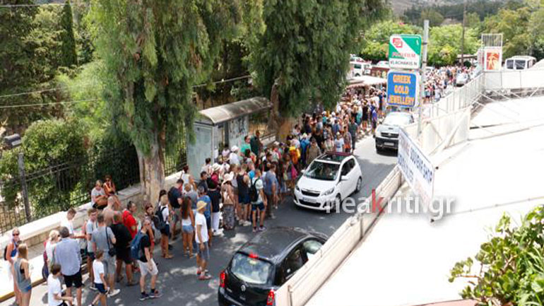 Ηράκλειο: Εικόνες ντροπής έξω από το παλάτι του Μίνωα