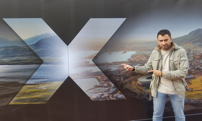 Ο απεσταλμένος του zougla.gr Βασίλης Σαρημπαλίδης ανυπομονεί για τα αποκαλυπτήρια