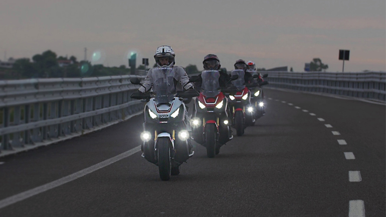 Οι αναβάτες του Honda Roadtrips 2017 στο «τιμόνι» της σελίδας στο Facebook Οι αναβάτες του Honda Roadtrips 2017 στο «τιμόνι» της σελίδας στο Facebook