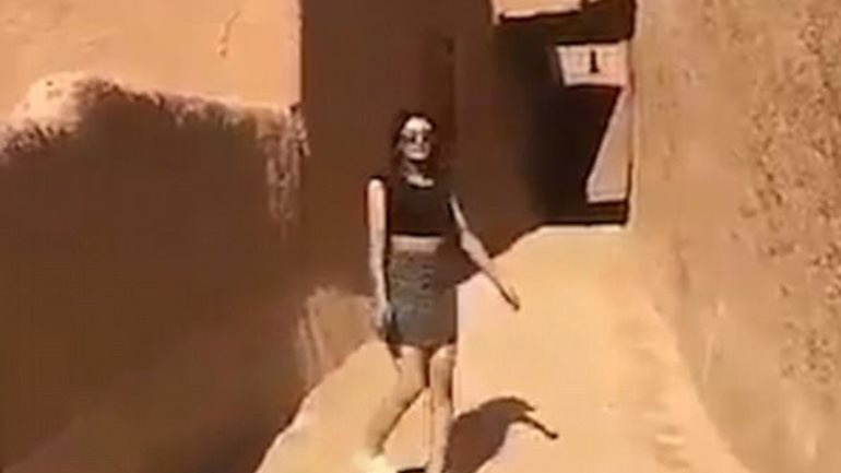 Σαουδική Αραβία: Αφέθηκε ελεύθερη η νεαρή κοπέλα με τη μίνι φούστα