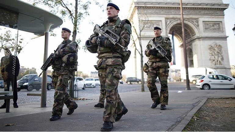 Η γαλλική Γερουσία υποστηρίζει μονιμοποίηση των έκτακτων μέτρων