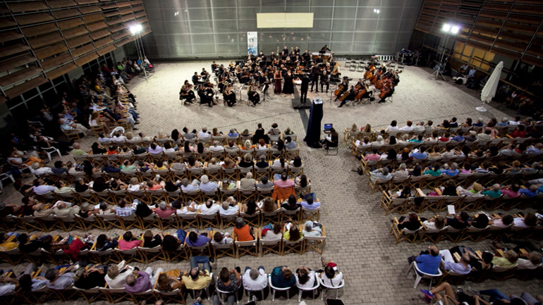 Η Συμφωνική Ορχήστρα του δήμου Αθηναίων στο αίθριο του Μουσείου Μπενάκη