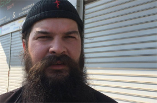 Ο αυτοαποκαλούμενος «πατέρας Κλεομένης»