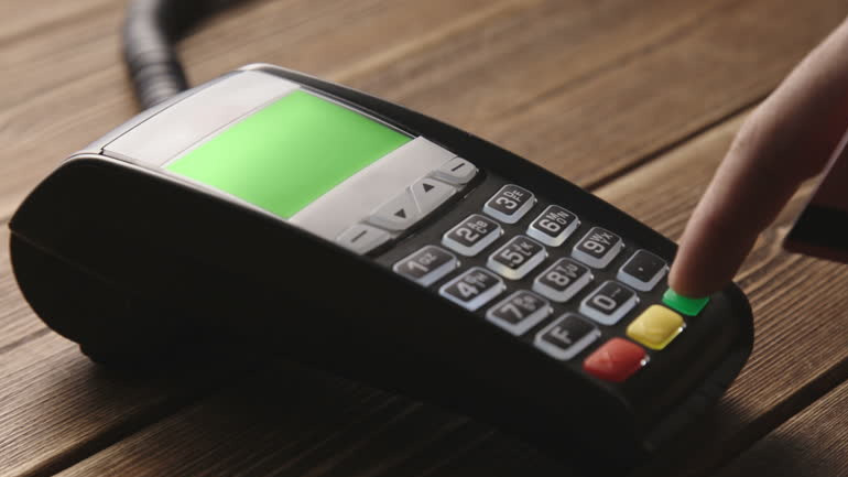 Την εξαίρεση συγκεκριμένων κατηγοριών επαγγελματιών από την αγορά POS ζητά το Οικονομικό Επιμελητήριο