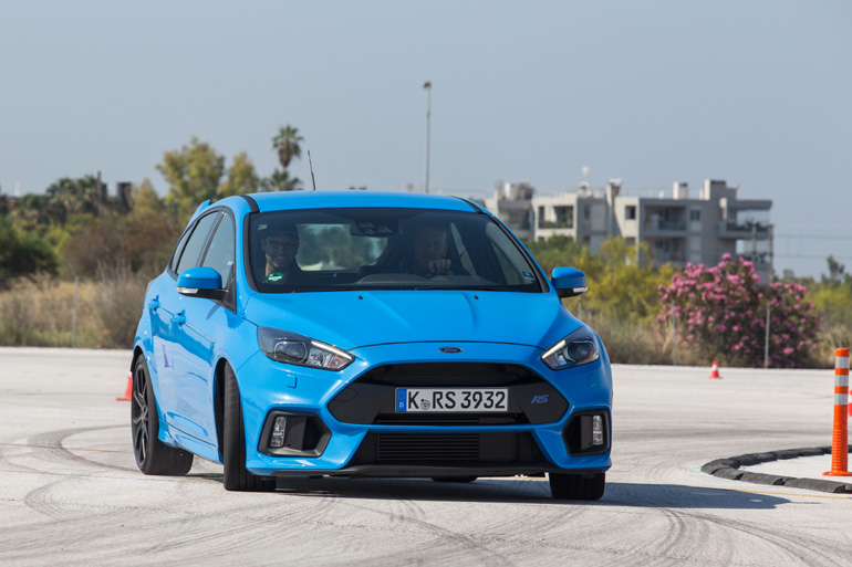 Πολεμική μηχανή μπορεί να χαρακτηρίσει αυτός που ξέρει τι πραγματικά είναι τo Ford Focus RS 