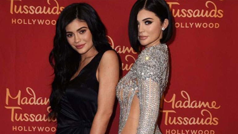 Η Κylie Jenner στο μουσείο της Madame Tussaud για να δει το κέρινο ομοίωμά της!