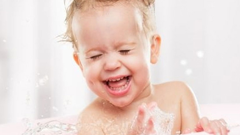 Πρέπει το μωρό μου να κάνει μπάνιο καθημερινά;