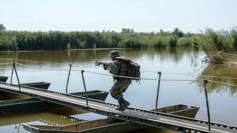 Έβρος: Εντυπωσιακές εικόνες από άσκηση μηχανοκίνητων μεραρχιών του Στρατού