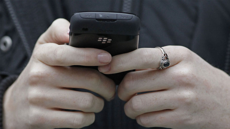 H Ένωση Πληροφορικών προειδοποιεί την κυβέρνηση για το «χαράτσι» στα κινητά