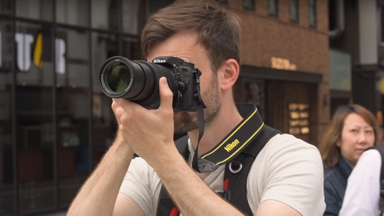 Διαπερνώντας το χάος του Τόκιο με τους φακούς της Nikkor