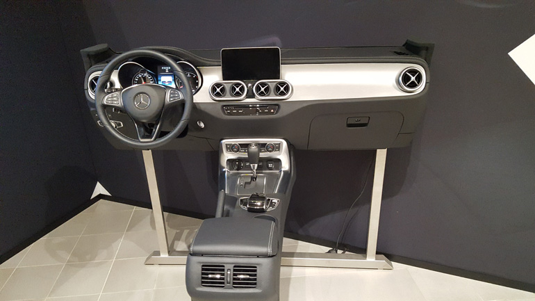 Σύμφωνα με τους ανθρώπους της Mercedes ό,τι αγγίζεις με το χέρι είναι προϊόν εξέλιξης της μάρκας. Στα υπόλοιπα μέρη έχουν υπάρξει συνεργασίες, όπως για παράδειγμα με την Nissan