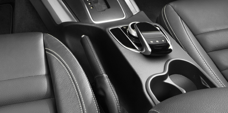 Στην X-Class το κανονικό χειρόφρενο έχει αντiκαταστήσει το ηλεκτρονικό