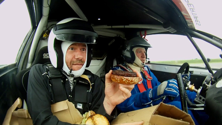 Είναι δυνατόν να φτιάξεις burger σε αγωνιστικό αυτοκίνητο;