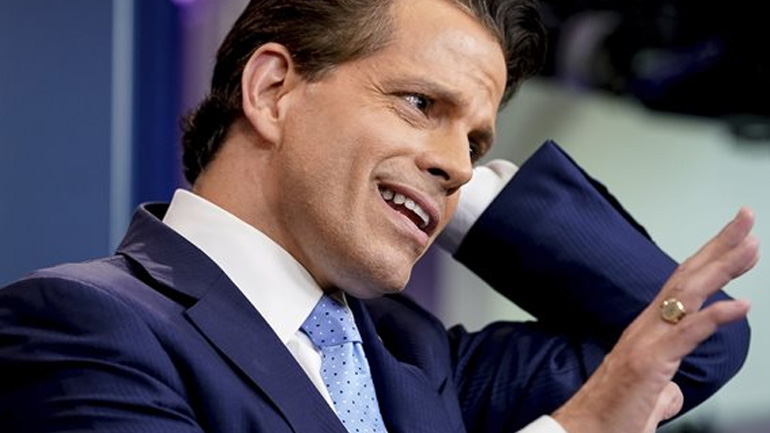 Διαβεβαιώσεις δια στόματος Σκαραμούτσι: Δεν υπάρχουν εσωτερικές έριδες στον Λευκό Οίκο