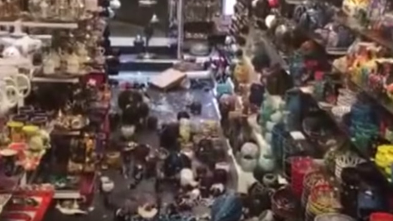 Καρέ-καρέ η στιγμή του σεισμού στην Αλικαρνασσό