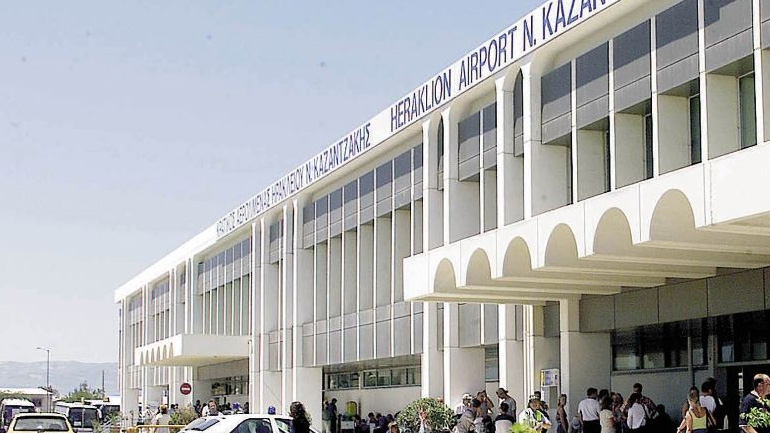 Ηράκλειο: Χειροπέδες σε δύο άτομα που είχαν στην κατοχή τους πλαστά ταξιδιωτικά έγγραφα