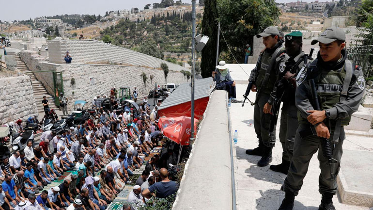 Ισραήλ: Η αστυνομία απαγόρευσε την πρόσβαση στην παλιά πόλη στους άνδρες μικρότερους των 50 ετών Ισραήλ: Η αστυνομία απαγόρευσε την πρόσβαση στην παλιά πόλη στους άνδρες μικρότερους των 50 ετών