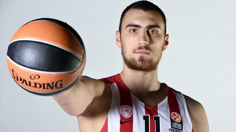 Παραμένει στον Ολυμπιακό ο Μιλουτίνοφ