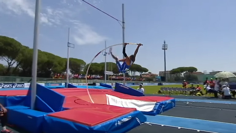 Έσπασε το δοκάρι του Καραλή