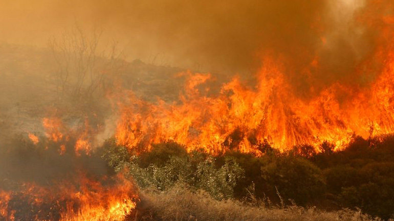 Πυρκαγιές σε Μεσσηνία – Κρήτη