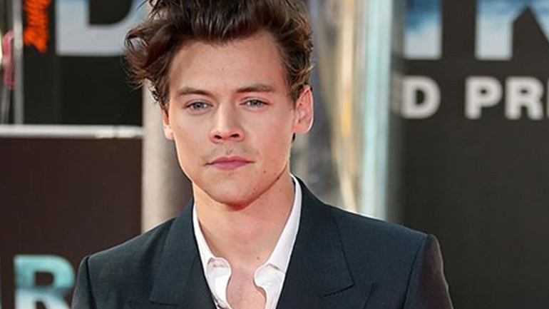 Ο Harry Styles αποκάλυψε ότι έχει 4 ρώγες!