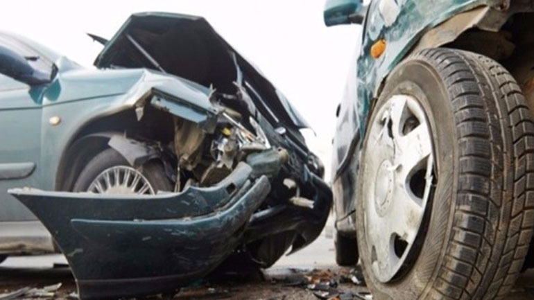 Σύγκρουση οχημάτων τα ξημερώματα στο Ηράκλειο – 5 τραυματίες