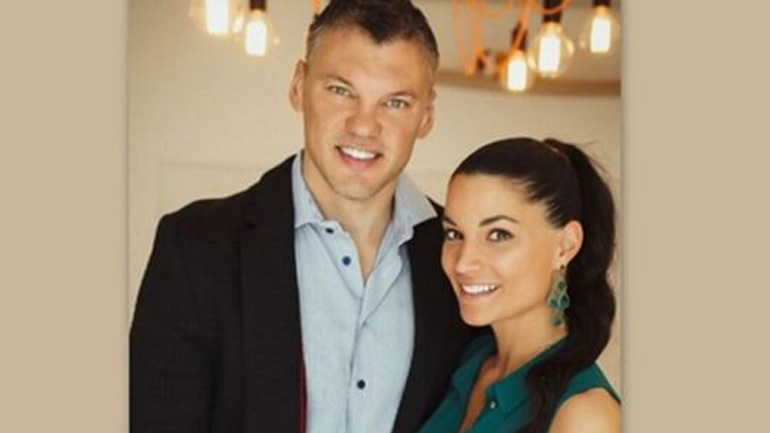 Ο Σαρούνας Γιασικεβίτσιους παντρεύτηκε την Ελληνίδα σύντροφό του στη Λίμνη Βουλιαγμένης!