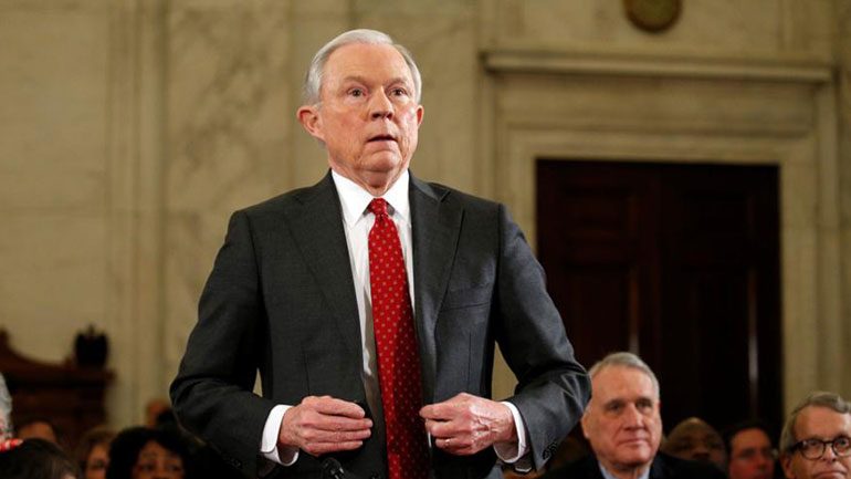 Σέσιονς: Θα παραιτηθώ μόνο αν μου το ζητήσει ο Τραμπ