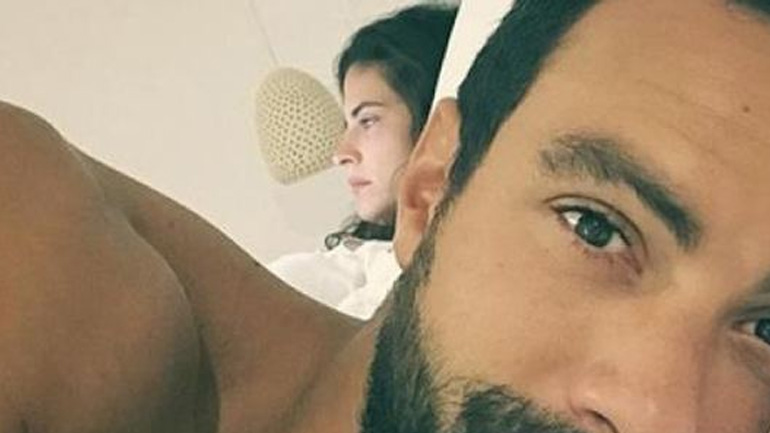 O Σάκης Τανιμανίδης συνεχίζει τις διακοπές του στη Μύκονο, με την αγαπημένη του