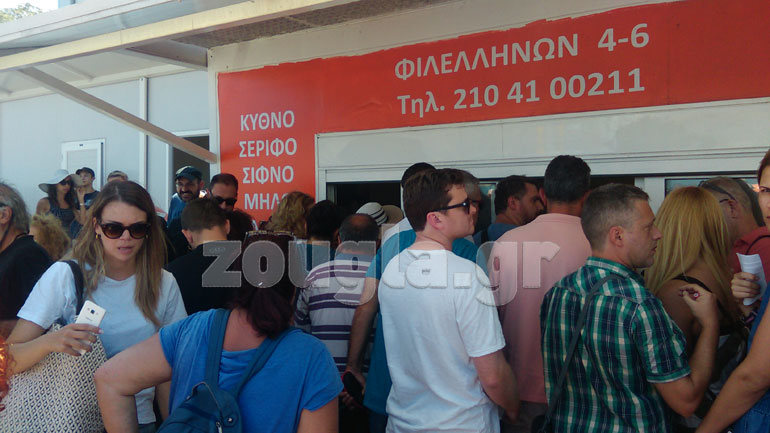 Αγανακτισμένοι επιβάτες ζητούν τα χρήματά τους πίσω