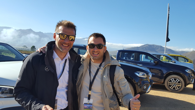 Τελικά παντού θα συναντήσεις έναν Έλληνα με το χαμόγελο στα χείλη! Στην φωτογραφία με τον Γιώργο ο οποίος ήταν μέλος αποστολής της Mercedes που ταξίδεψε στην Νότιο Αφρική για την παρουσίαση της νέας X-Class