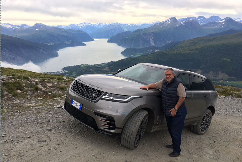 Ο Στράτης Χατζηπαναγιώτου με το Range Rover Velar κάπου... στη Νορβηγία!
