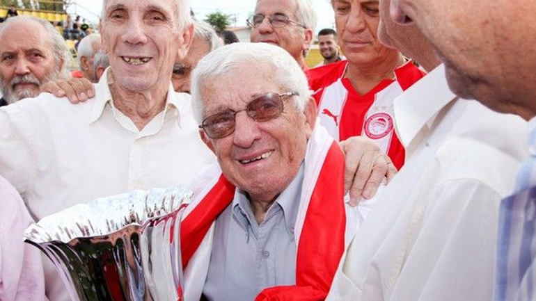 Απεβίωσε ο θρυλικός Θανάσης Μπέμπης