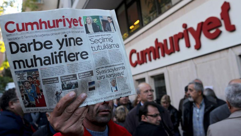 Δικάζεται η Cumhuriyet στην Τουρκία