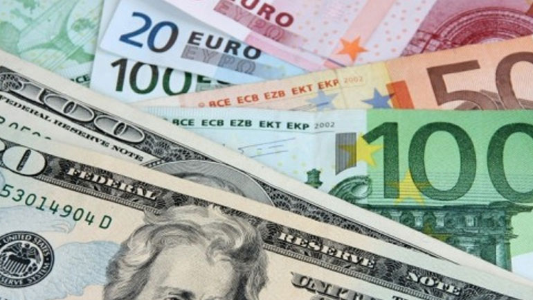 Οριακή πτώση σημειώνει το ευρώ έναντι του δολαρίου