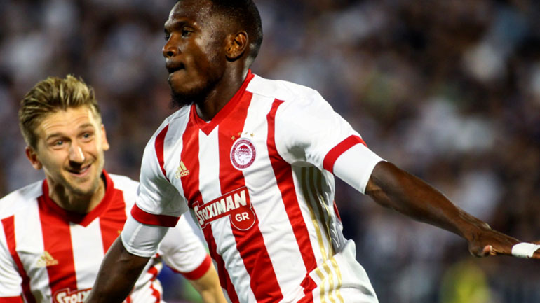 Ο Μπεν πανηγυρίζει ενώ σπεύδει να τον συγχαρεί ο Μάριν