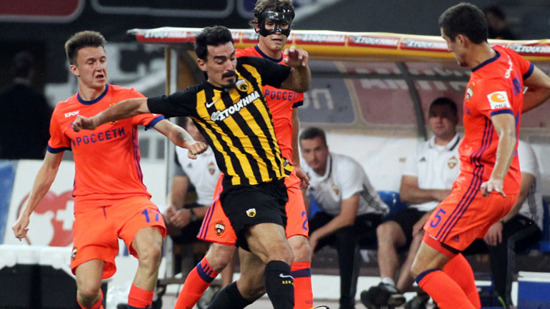 O Xριστοδουλόπουλος παλεύει με τρεις παίκτες της ΤΣΣΚΑ