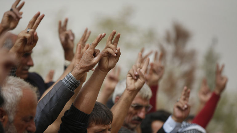 Κωνσταντινούπολη: Πέντε συλλήψεις για το… σήμα της νίκης