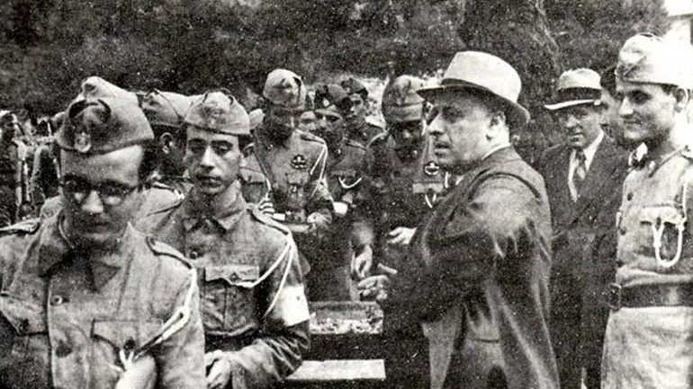 Η μεγάλη σχολή της αντικομουνιστικής συνωμοσίας