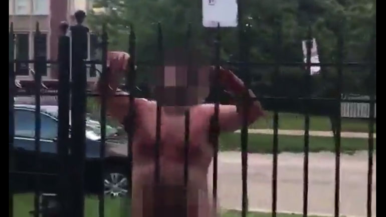 Σοκ στο Σικάγο: Άνδρας γυρνούσε στους δρόμους έχοντας κόψει το πέος του υπό την επήρεια LSD