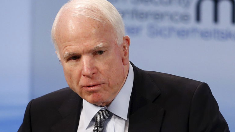 O Tζον Μακέιν επιστρέφει στην Ουάσινγκτον για την ψηφοφορία του νομοσχεδίου Υγείας