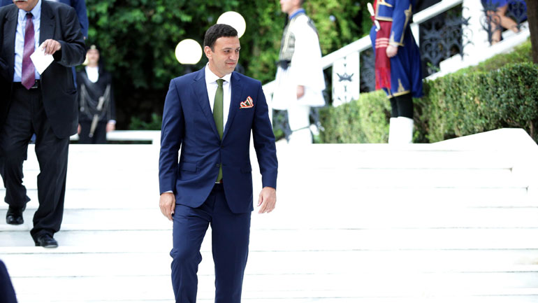 Ο Βασίλης Κικίλιας στη δεξίωση για την αποκατάσταση της Δημοκρατίας