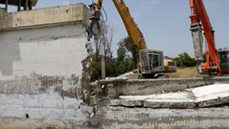 Κατεδαφίστηκε η μάντρα των γυναικείων φυλακών στον Κορυδαλλό