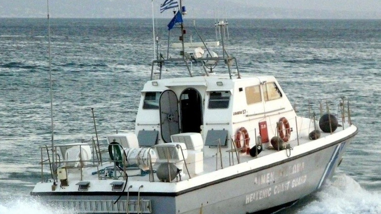 Σύγκρουση δύο επιβατηγών πλοίων στο λιμάνι της Αίγινας