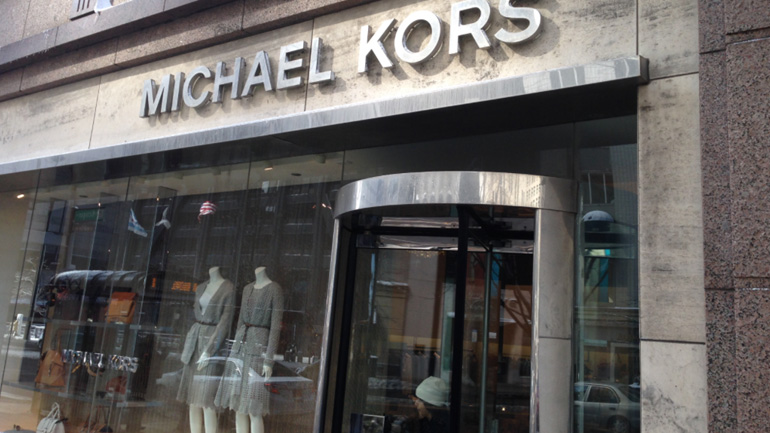 «Χρυσό deal»: Η Michael Kors εξαγοράζει την Jimmy Choo