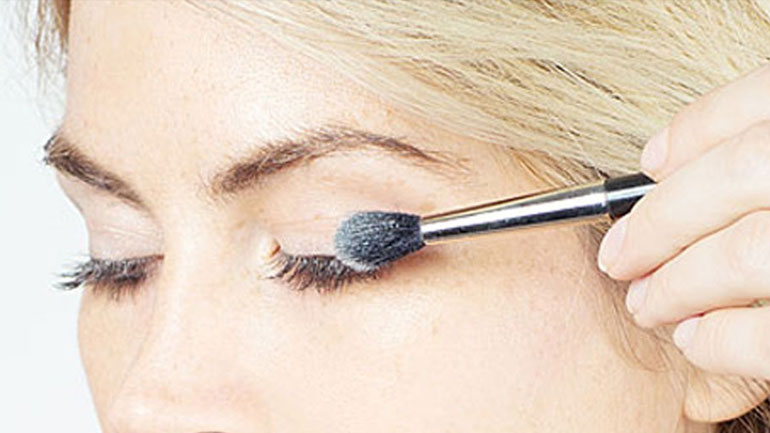 Γιατί πρέπει να βάζεις ταλκ στις βλεφαρίδες σου;